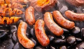 Lạp xưởng nướng đá